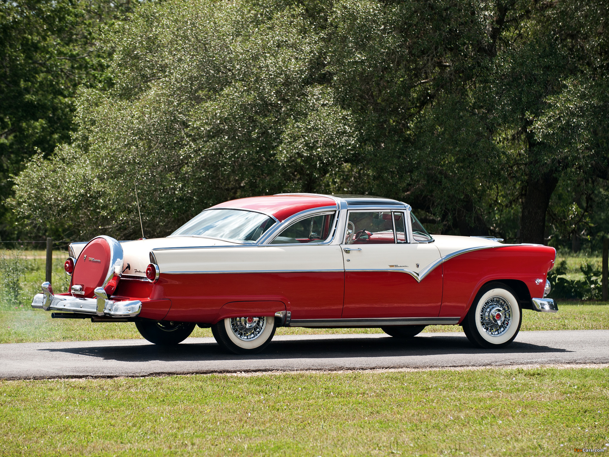 Images of Ford Fairlane Crown Victoria Skyliner (64B) 1955 (2048 x 1536)