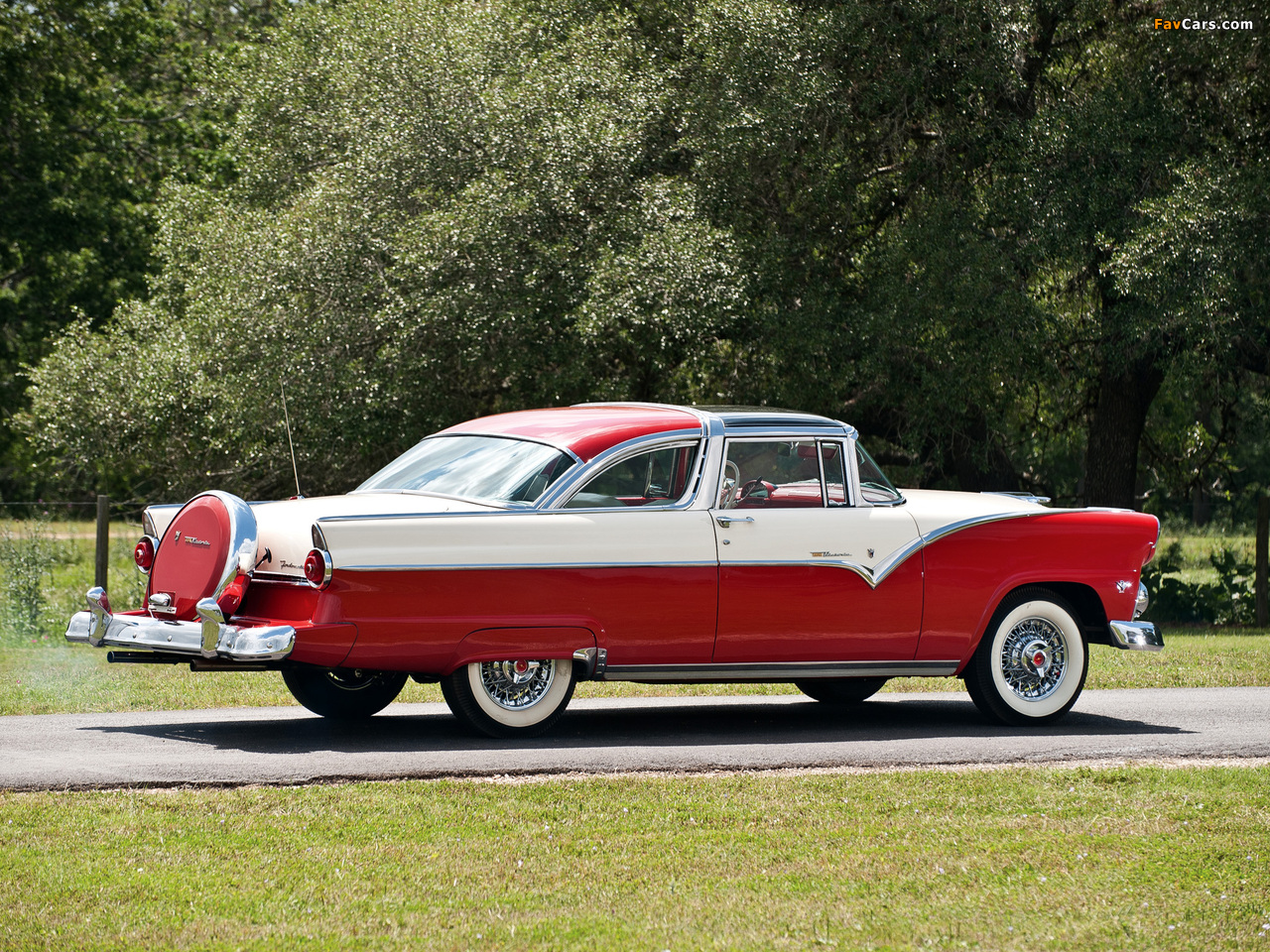 Images of Ford Fairlane Crown Victoria Skyliner (64B) 1955 (1280 x 960)