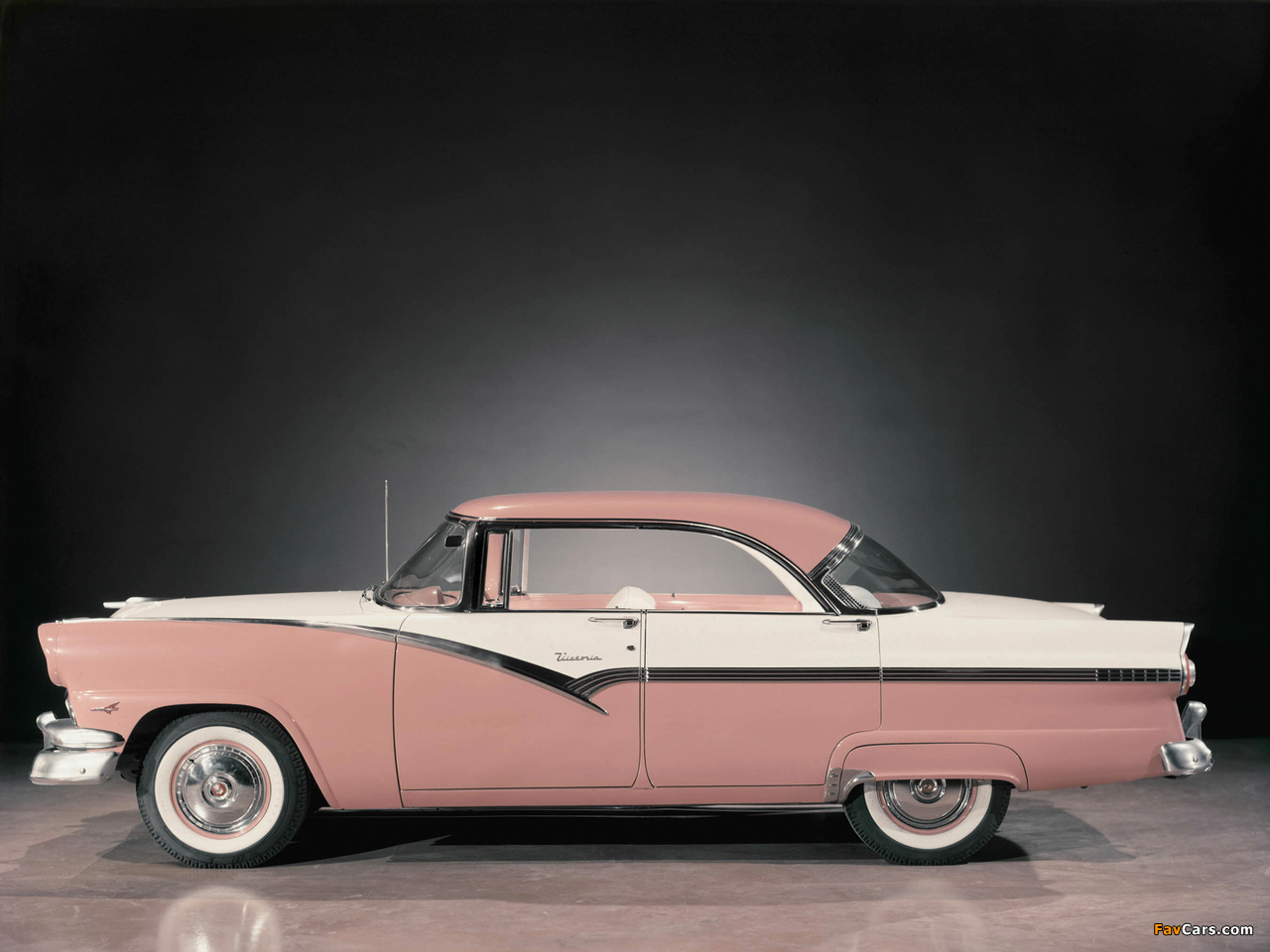 Images of Ford Fairlane Victoria Hardtop Sedan (57A) 1956 (1280 x 960)