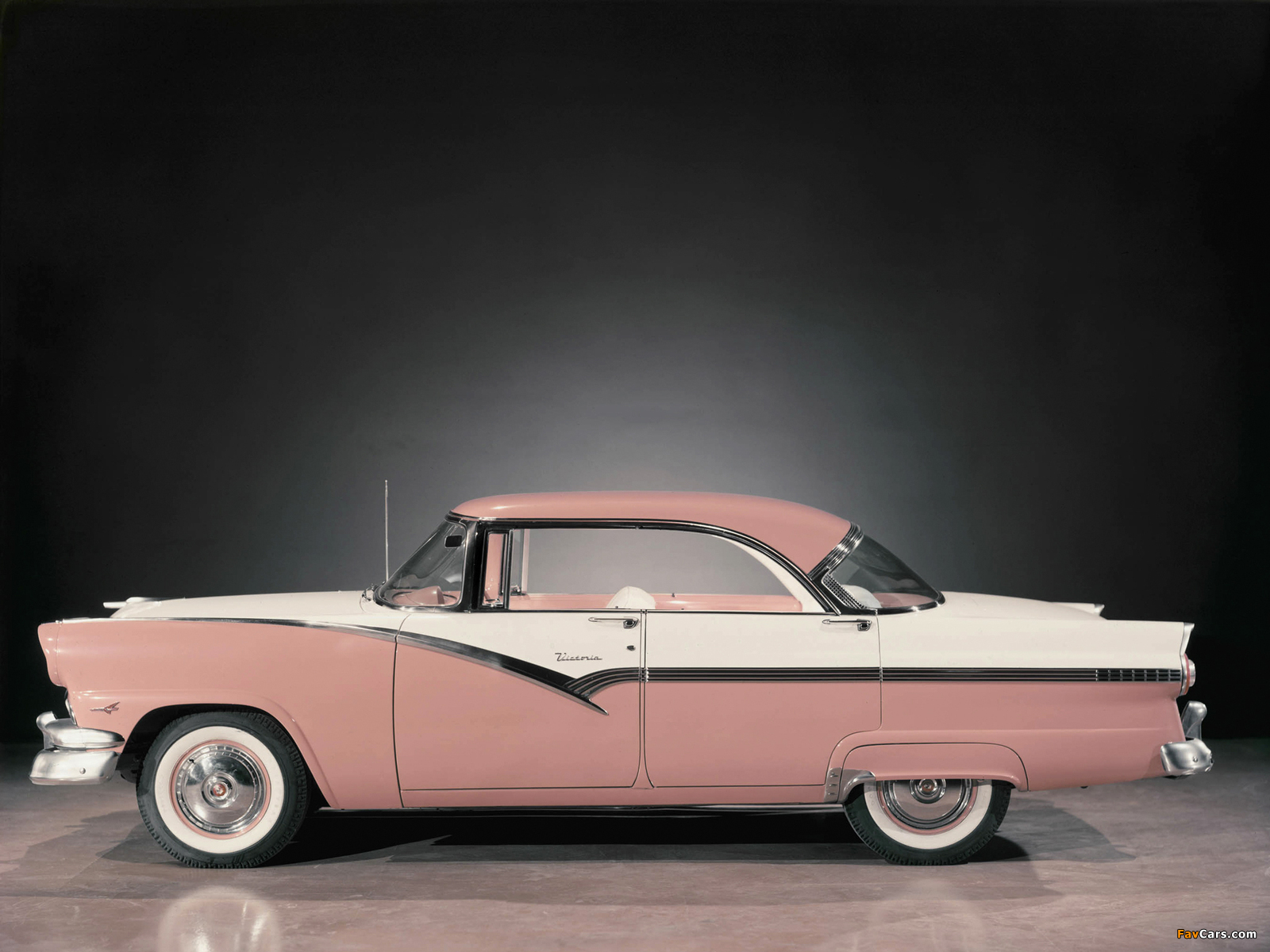 Images of Ford Fairlane Victoria Hardtop Sedan (57A) 1956 (1600 x 1200)