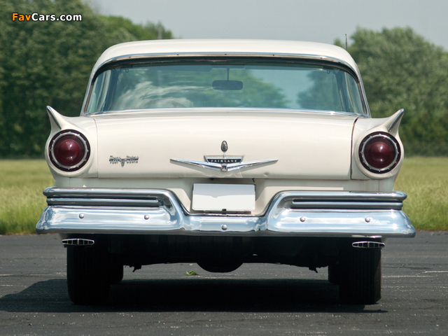 Images of Ford Fairlane 500 Club Victoria 1957 (640 x 480)