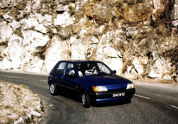 Ford Fiesta 5-door 1989–97 images