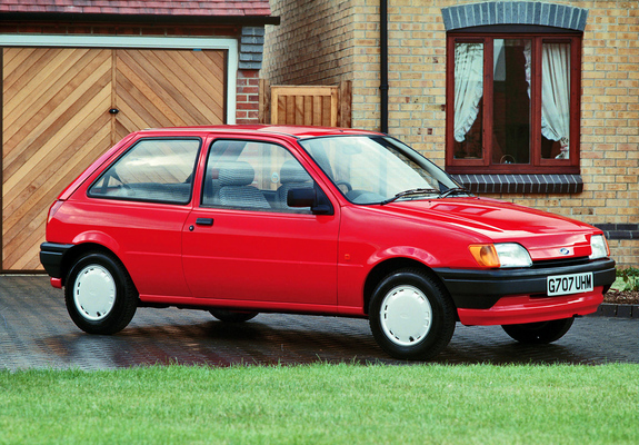 Ford Fiesta 3-door UK-spec 1989–97 photos