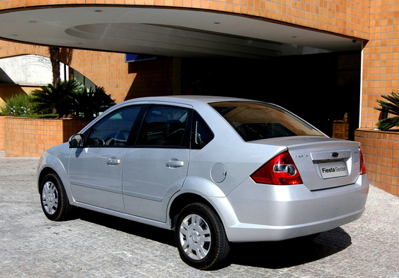 Ford Fiesta Sedan 2004–07 pictures