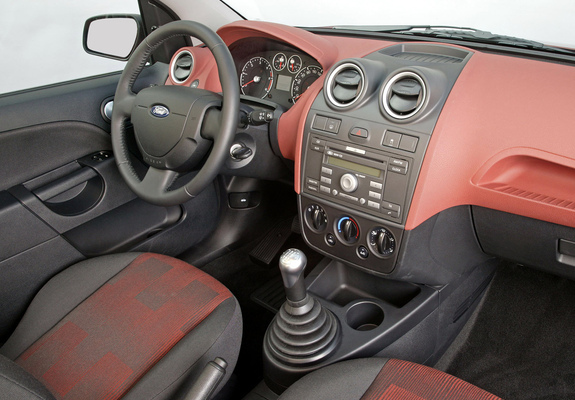 Ford Fiesta 3-door 2005–08 images