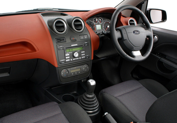 Ford Fiesta 3-door 2005–08 images