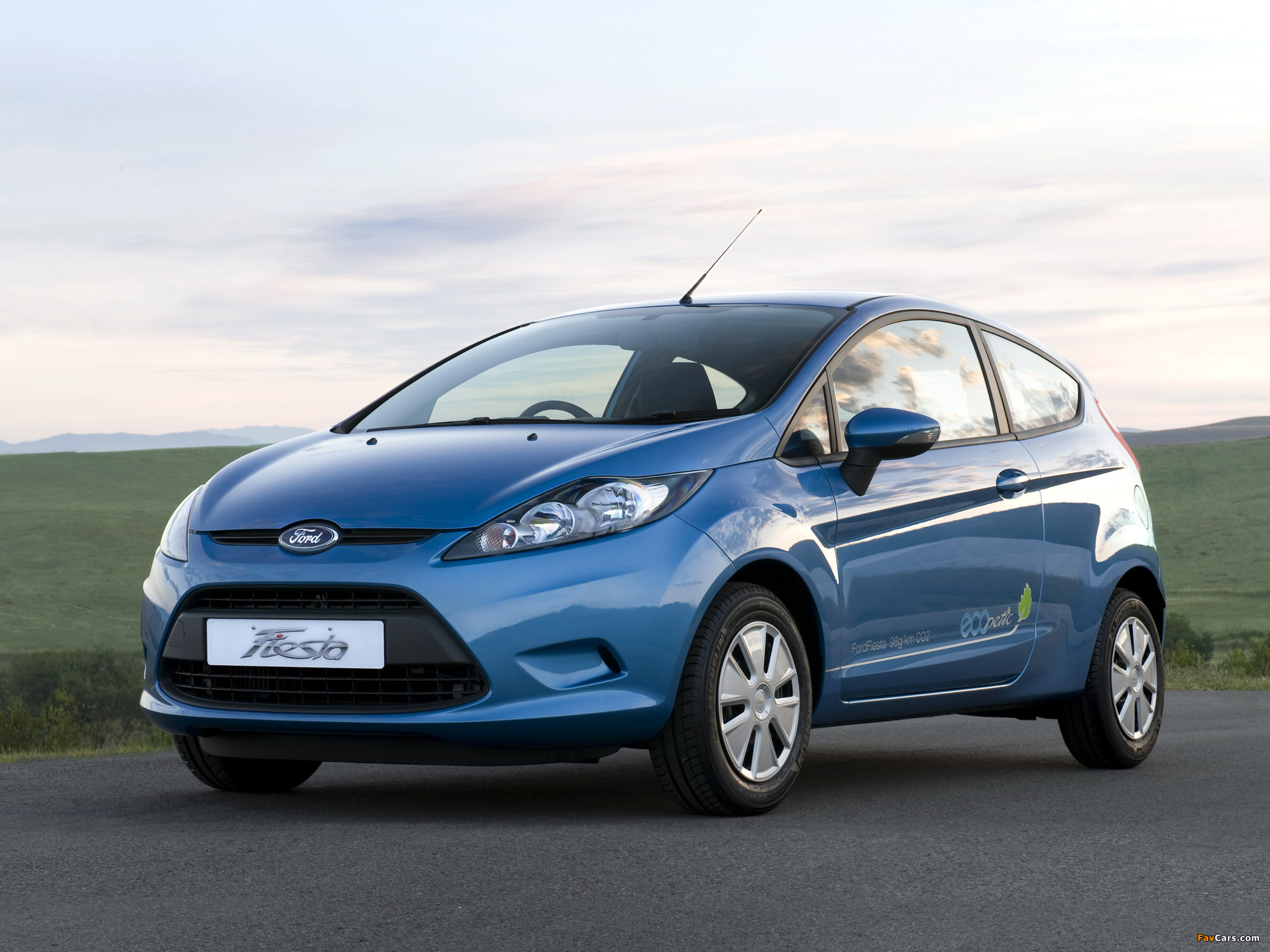 Ford Fiesta 3-door ECOnetic UK-spec 2011 wallpapers (2048 x 1536)