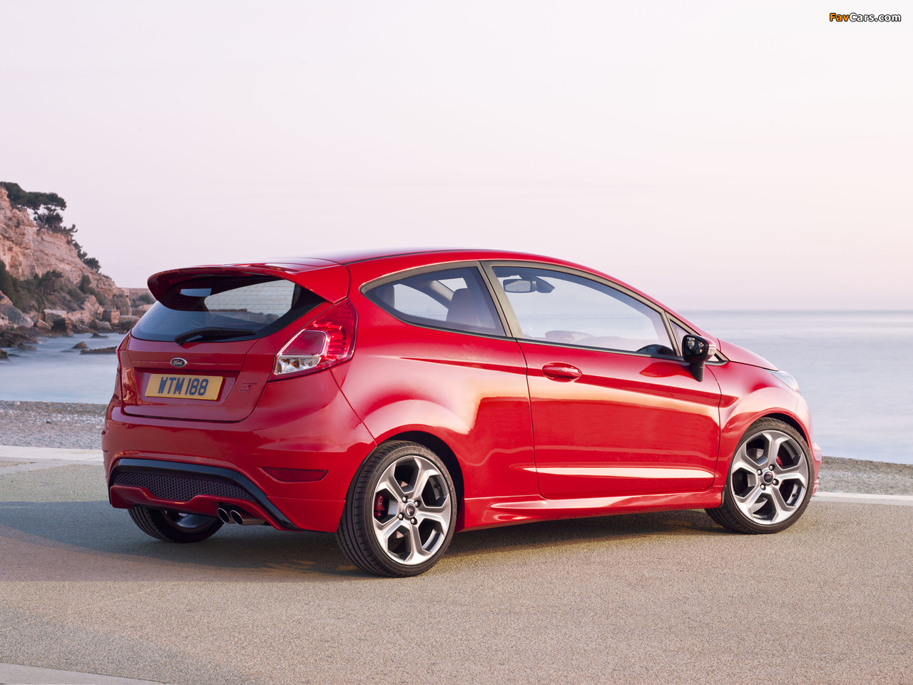 Ford Fiesta ST 3-door 2012 wallpapers (1280 x 960)