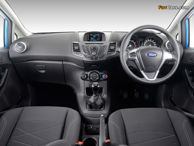 Ford Fiesta 5-door ZA-spec 2013 images (640 x 480)