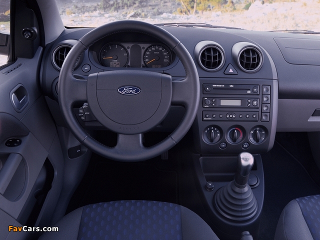 Images of Ford Fiesta 3-door 2002–05 (640 x 480)