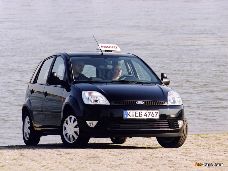 Images of Ford Fiesta Fahrschule 5-door 2002–05 (800 x 600)