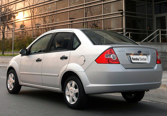 Images of Ford Fiesta Sedan 2004–07
