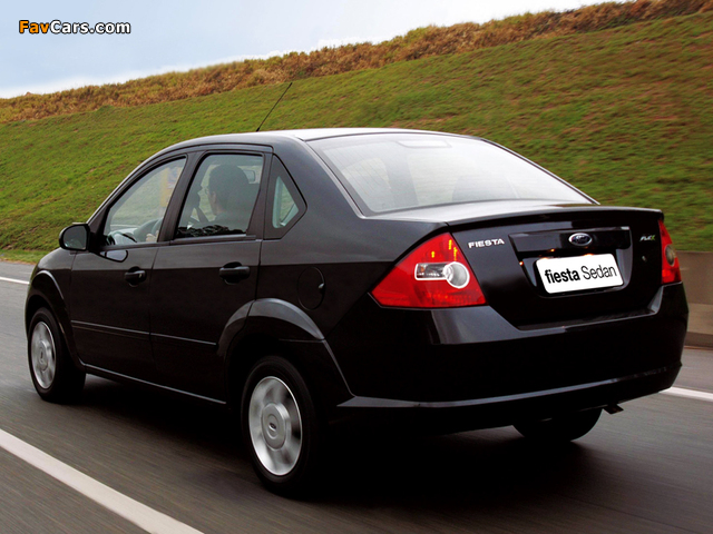 Images of Ford Fiesta Sedan 2004–07 (640 x 480)