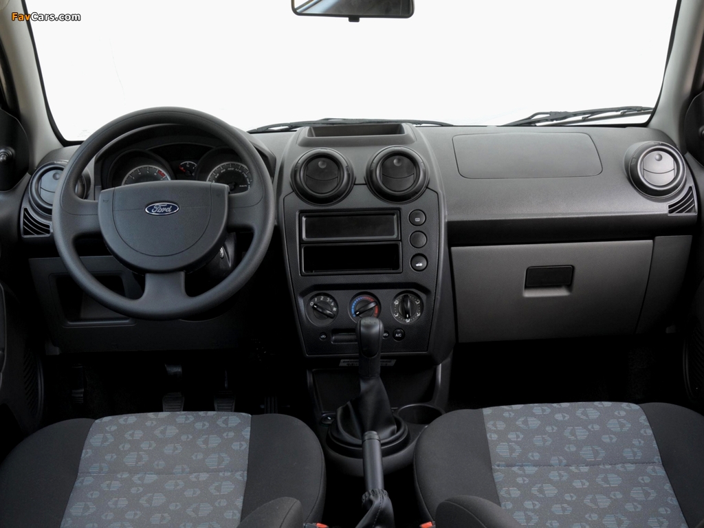 Images of Ford Fiesta Rocam Sedan BR-spec 2010 (1024 x 768)