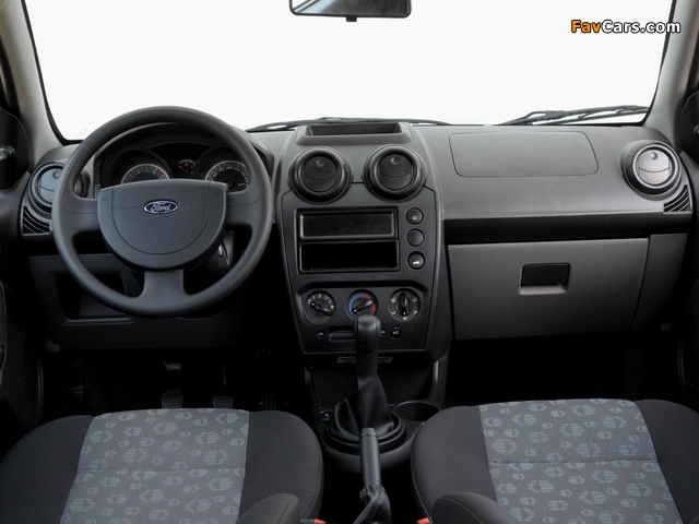 Images of Ford Fiesta Rocam Sedan BR-spec 2010 (640 x 480)