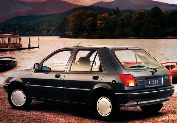 Photos of Ford Fiesta 5-door UK-spec 1989–95
