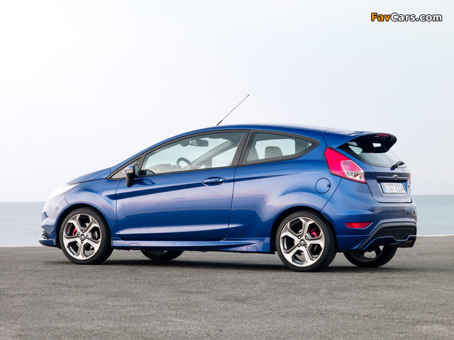 Photos of Ford Fiesta ST 3-door 2012 (640 x 480)