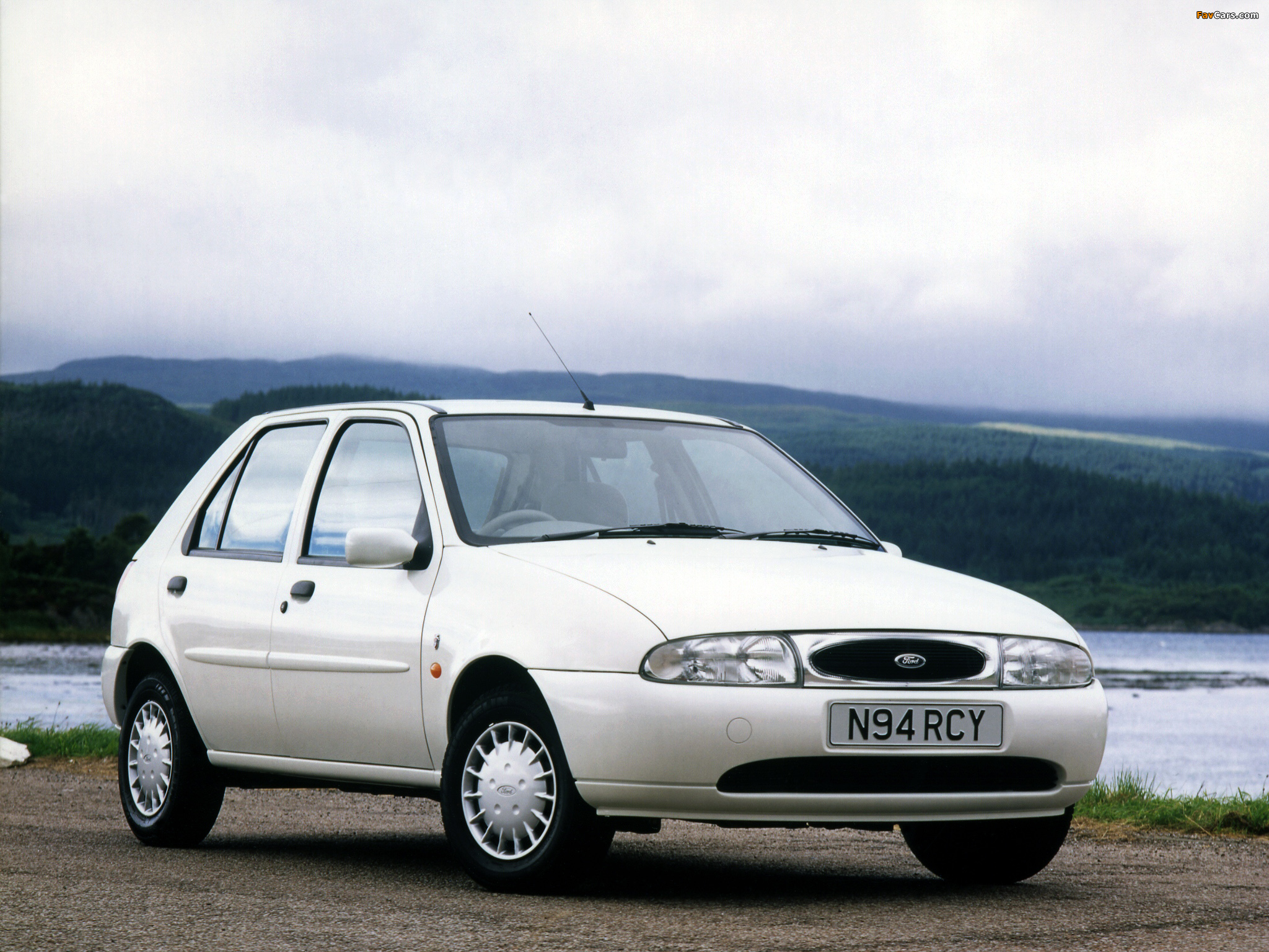 Pictures of Ford Fiesta 5-door UK-spec 1995–99 (2048 x 1536)