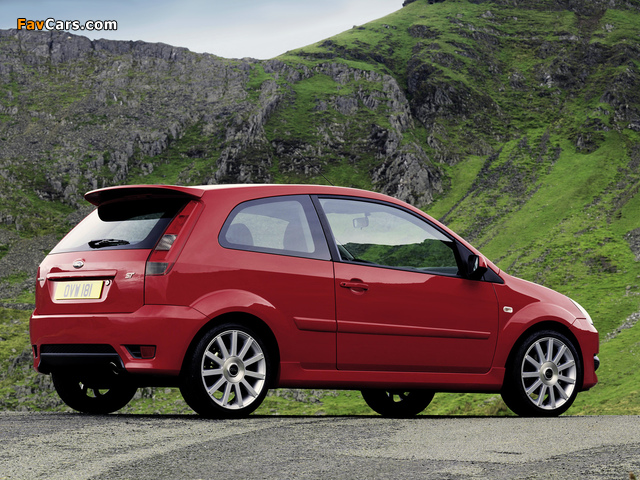 Pictures of Ford Fiesta ST 2004–05 (640 x 480)