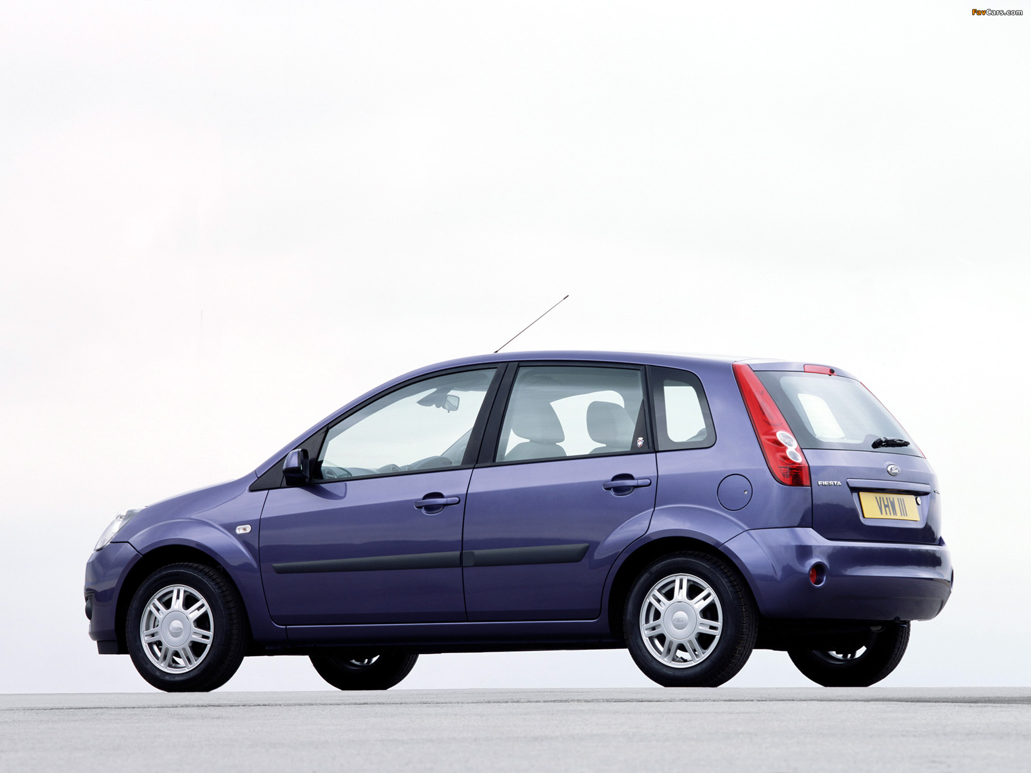 Pictures of Ford Fiesta Ghia 5-door UK-spec 2005–08 (2048 x 1536)