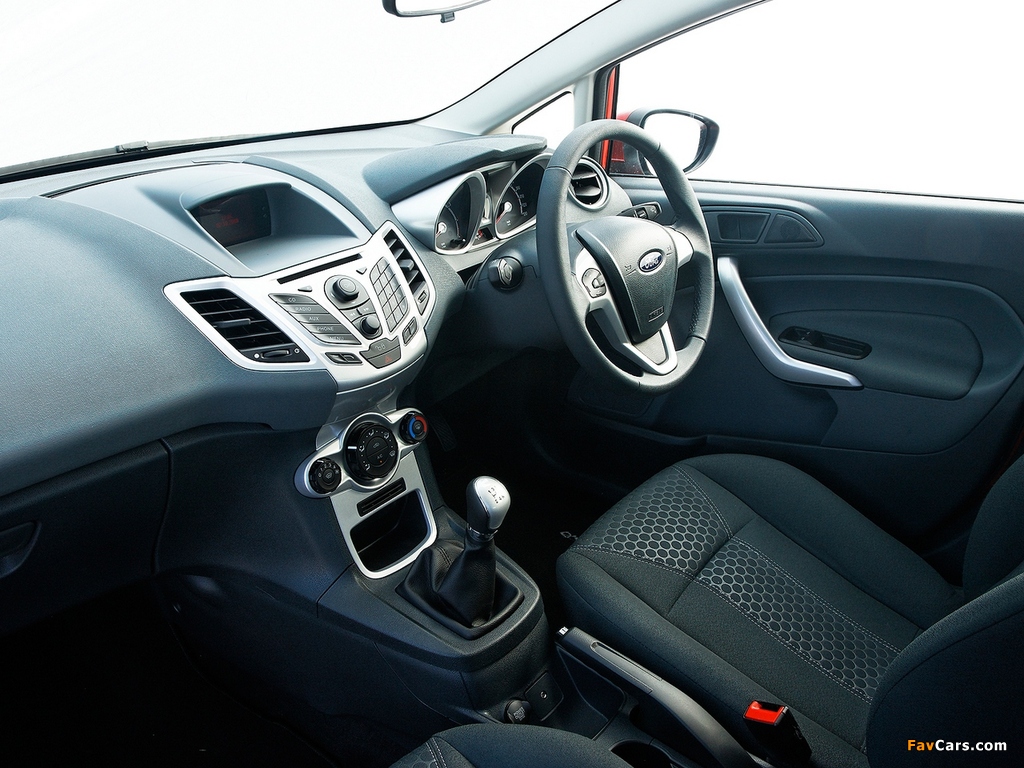 Pictures of Ford Fiesta 5-door UK-spec 2008–12 (1024 x 768)