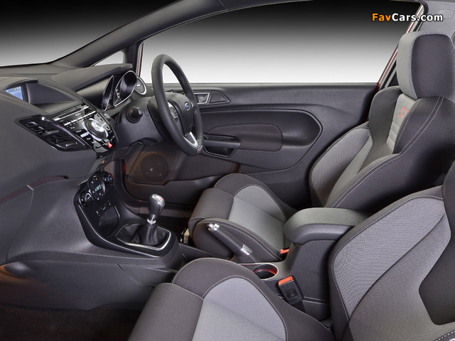Pictures of Ford Fiesta ST 3-door ZA-spec 2013 (640 x 480)