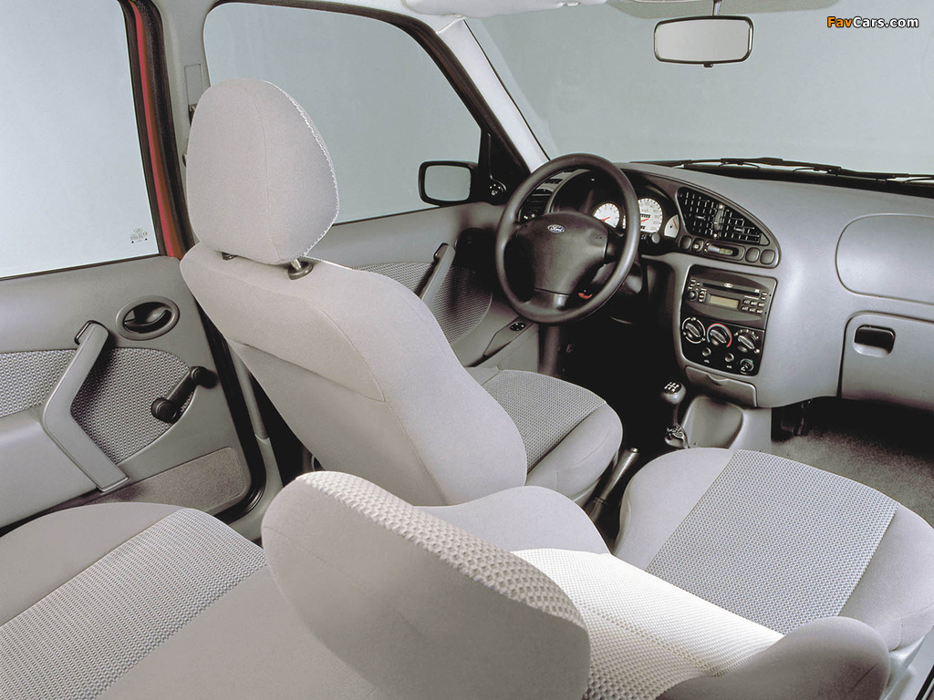 Ford Fiesta Ikon 2000–07 wallpapers (1024 x 768)