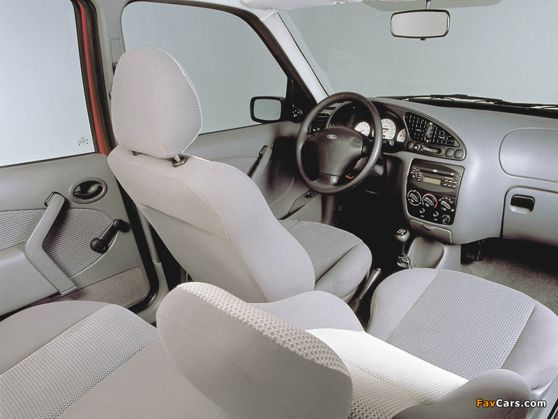 Ford Fiesta Ikon 2000–07 wallpapers (800 x 600)