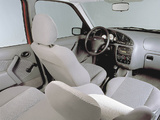 Ford Fiesta Ikon 2000–07 wallpapers