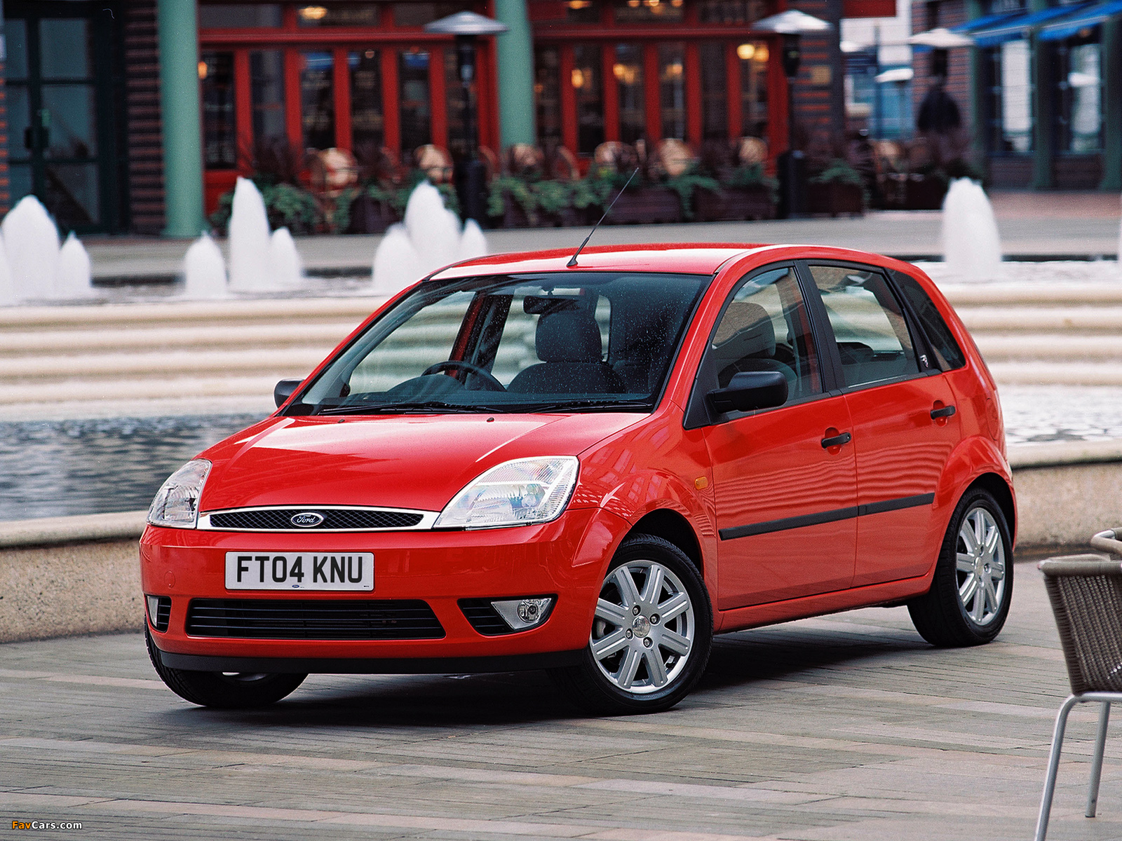 Ford Fiesta Ghia 5-door UK-spec 2002–05 wallpapers (1600 x 1200)