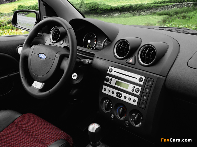 Ford Fiesta ST 2004–05 wallpapers (640 x 480)