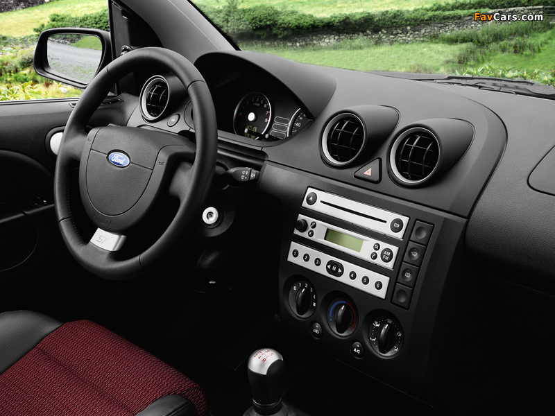 Ford Fiesta ST 2004–05 wallpapers (800 x 600)
