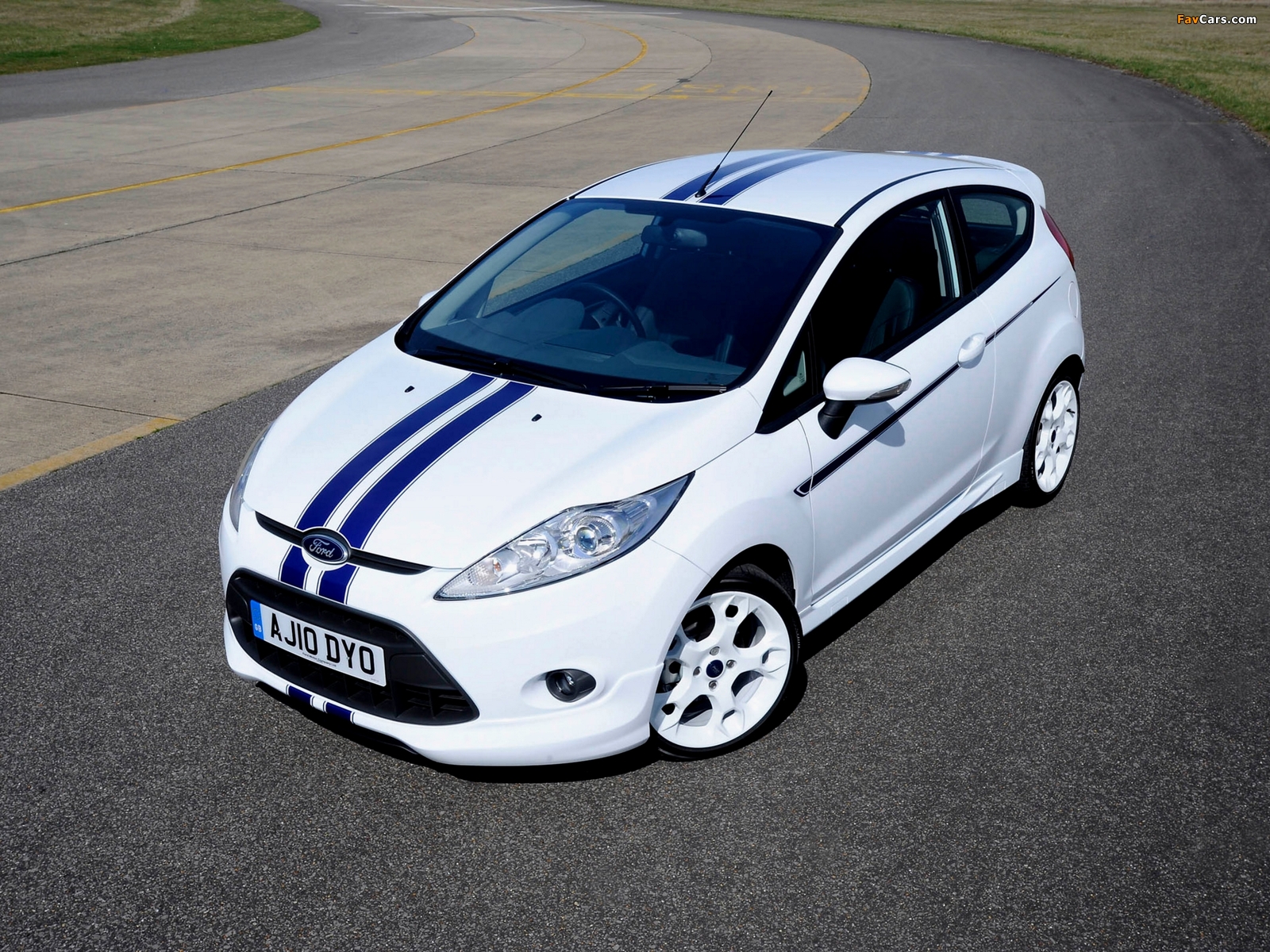 Ford Fiesta S1600 2010 wallpapers (1600 x 1200)