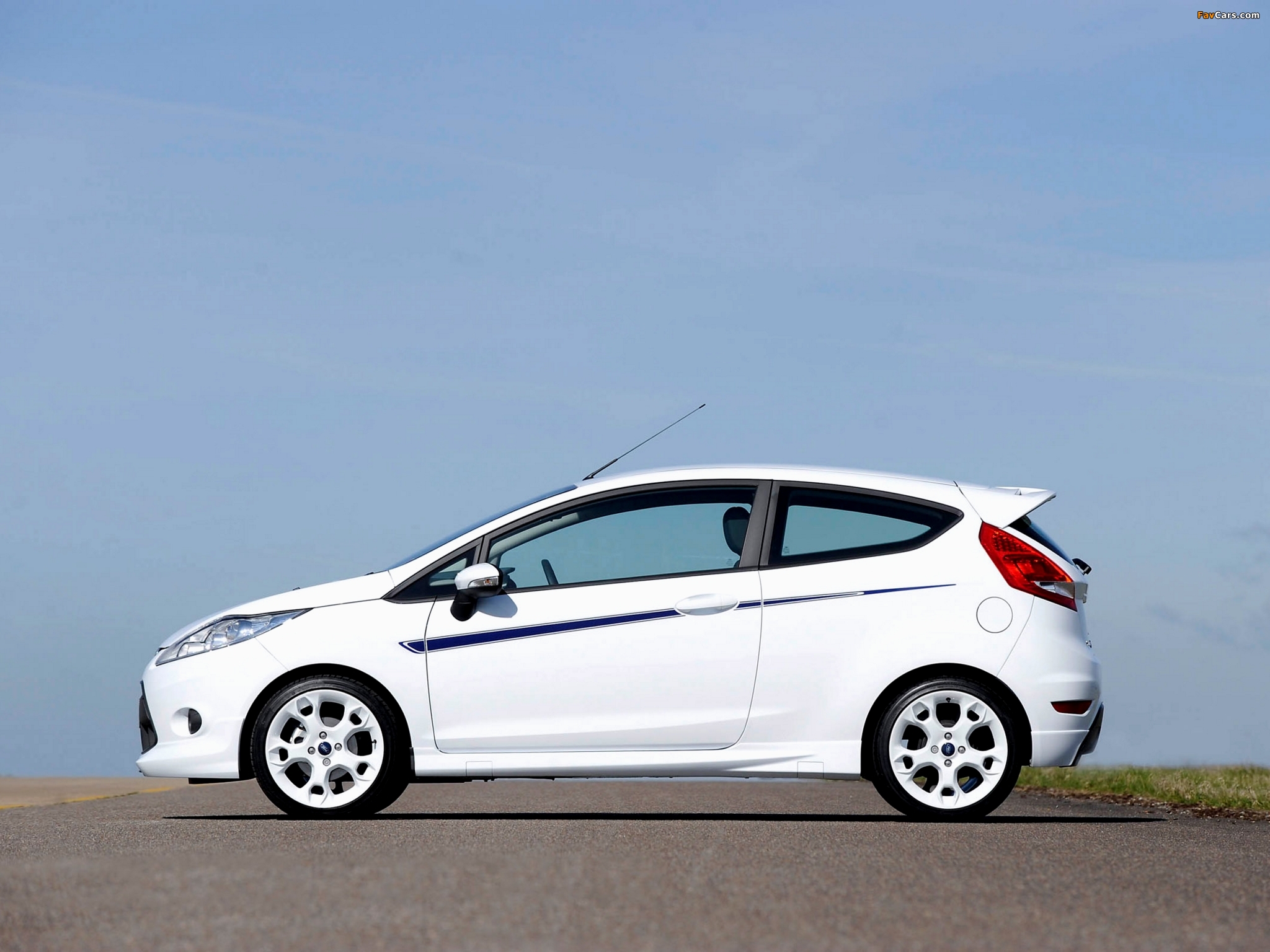 Ford Fiesta S1600 2010 wallpapers (2048 x 1536)