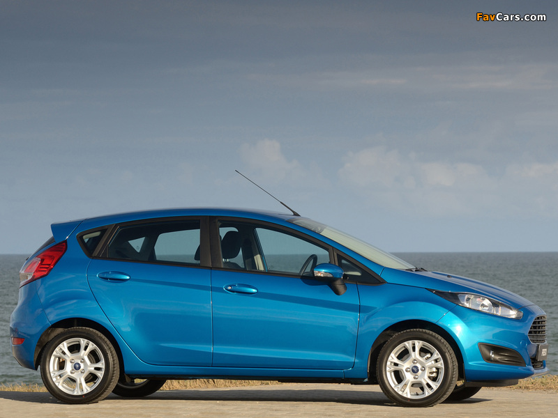 Ford Fiesta 5-door ZA-spec 2013 wallpapers (800 x 600)