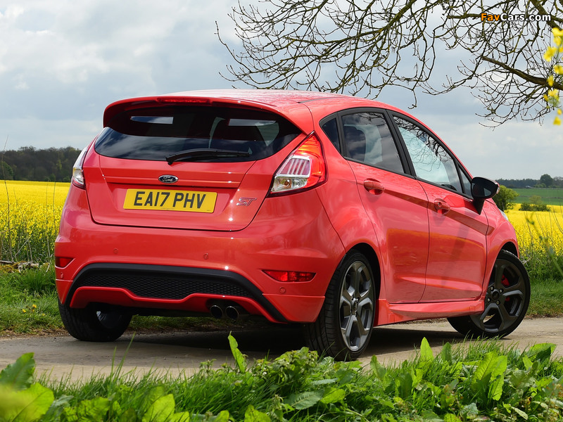 Ford Fiesta ST 5-door UK-spec 2016 wallpapers (800 x 600)