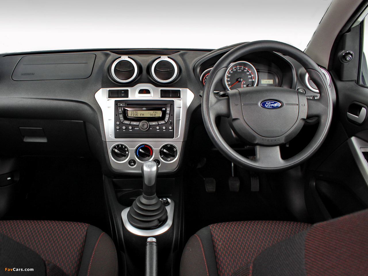 Ford Figo 2009–12 photos (1280 x 960)