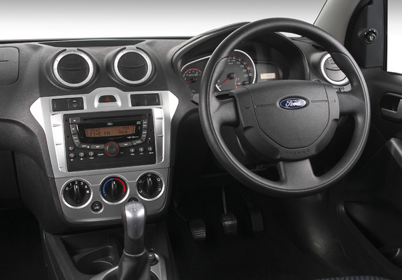 Images of Ford Figo 2012