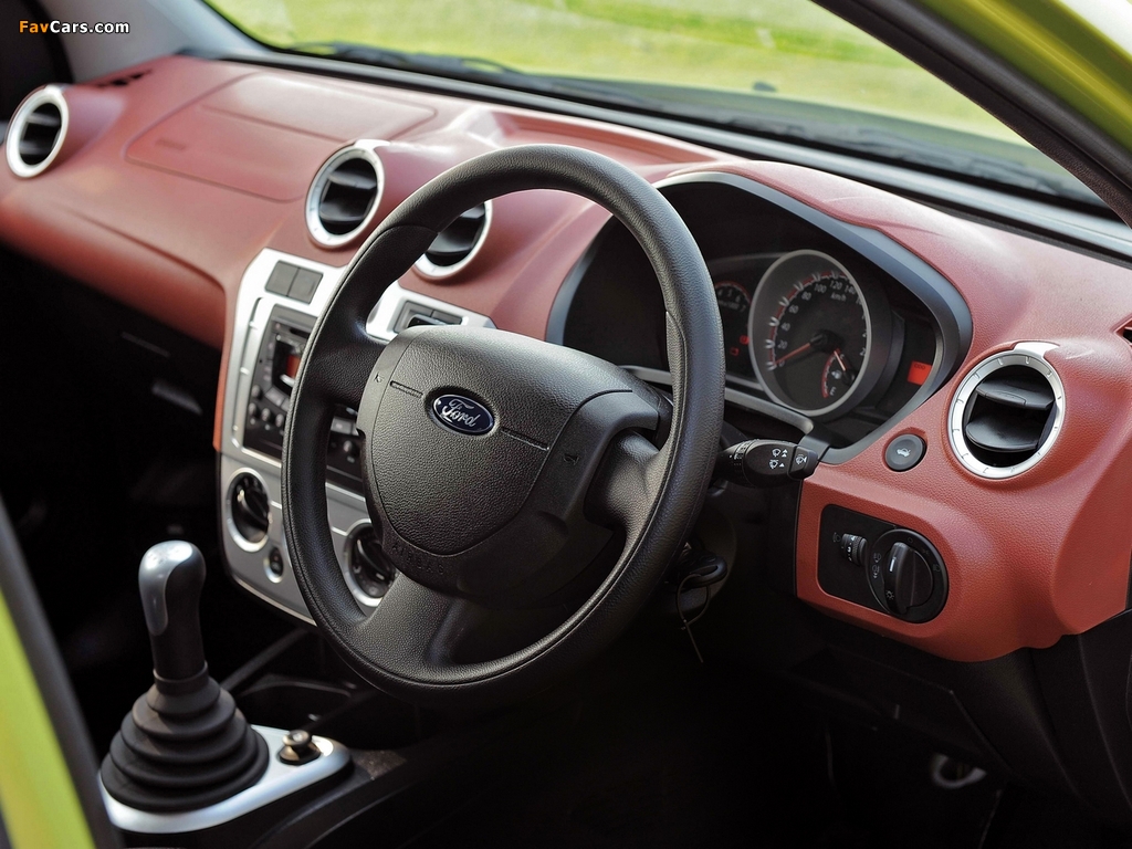 Ford Figo 2009–12 wallpapers (1024 x 768)