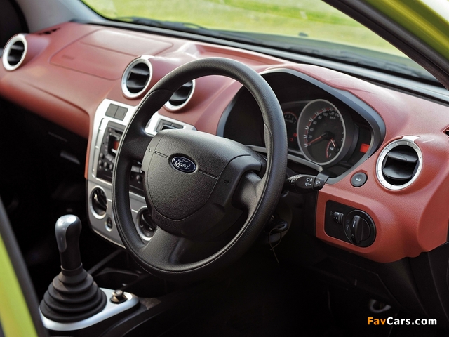 Ford Figo 2009–12 wallpapers (640 x 480)