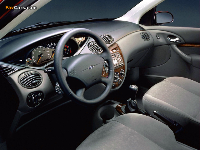 Ford Focus Ghia 5-door 1998–2001 images (640 x 480)