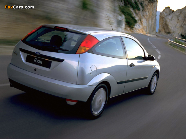 Ford Focus 3-door 1998–2001 images (640 x 480)