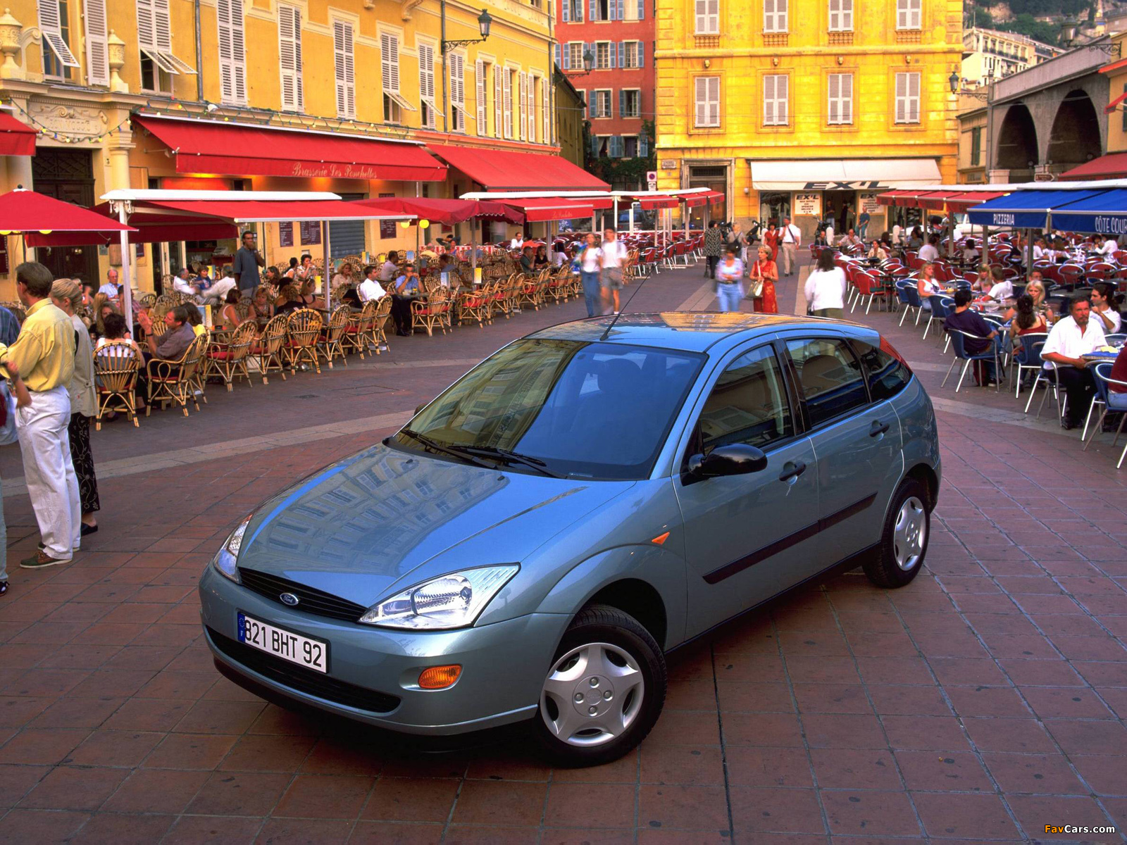 Ford Focus 5-door 1998–2001 images (1600 x 1200)