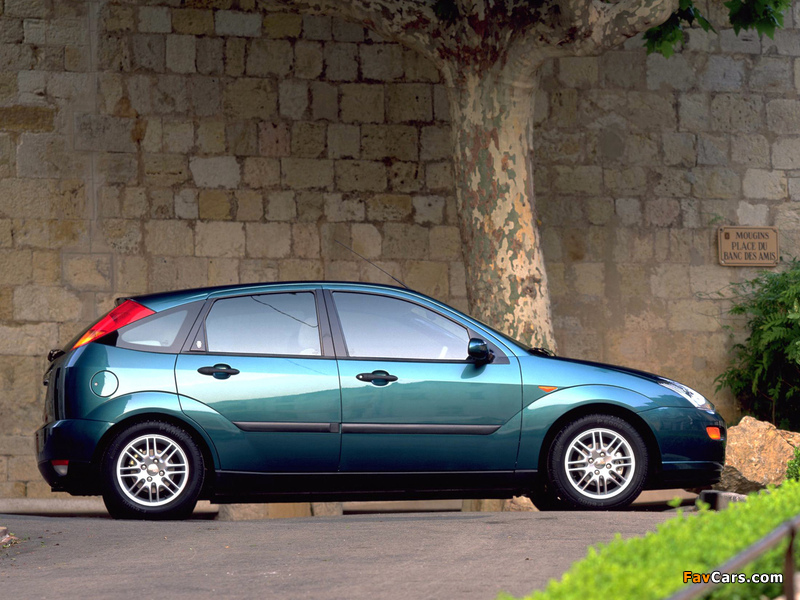 Ford Focus Ghia 5-door 1998–2001 photos (800 x 600)