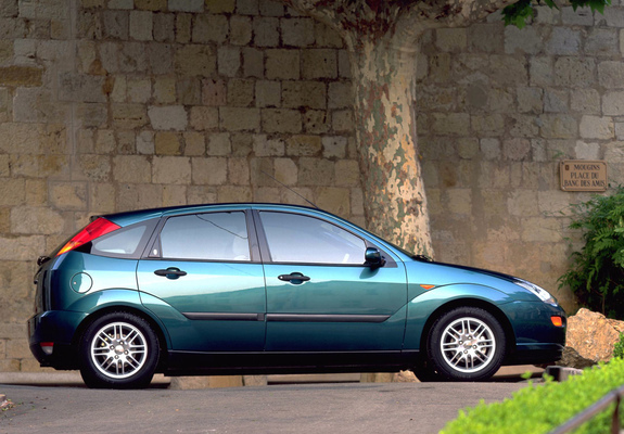 Ford Focus Ghia 5-door 1998–2001 photos