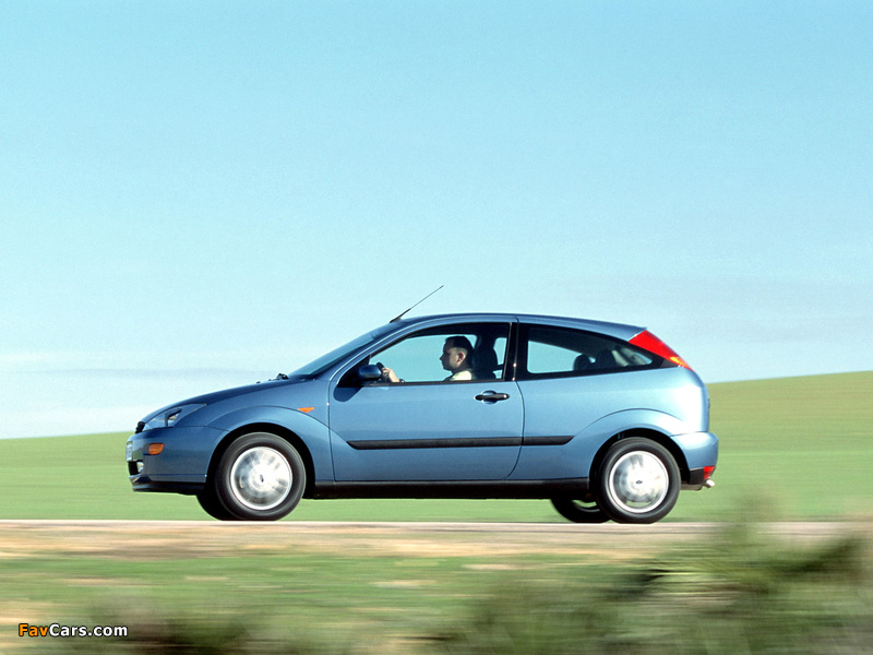 Ford Focus 3-door 1998–2001 photos (800 x 600)