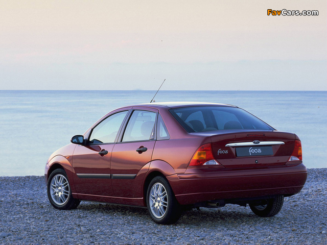Ford Focus Sedan 1998–2001 pictures (640 x 480)