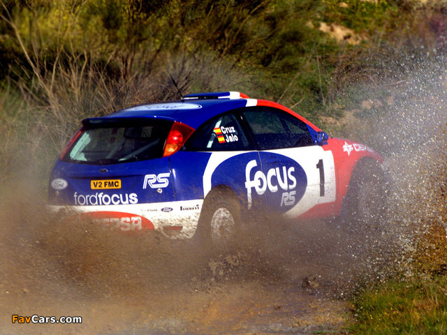 Ford Focus RS WRC 2001–02 images (640 x 480)