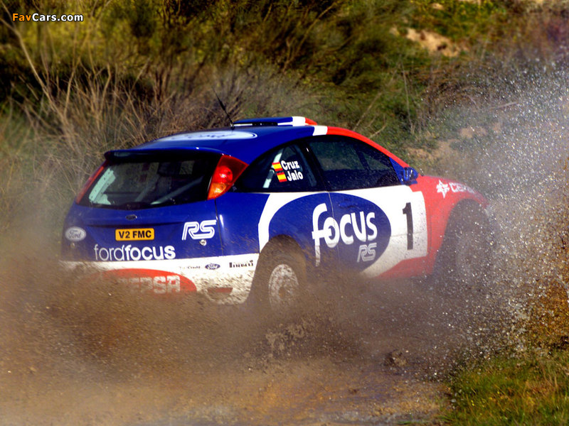 Ford Focus RS WRC 2001–02 images (800 x 600)