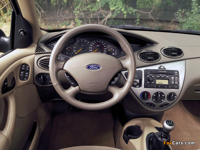 Ford Focus ZX5 2002–04 pictures (640 x 480)
